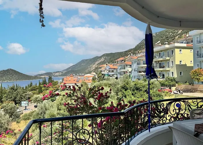 Moonlight Sea View *