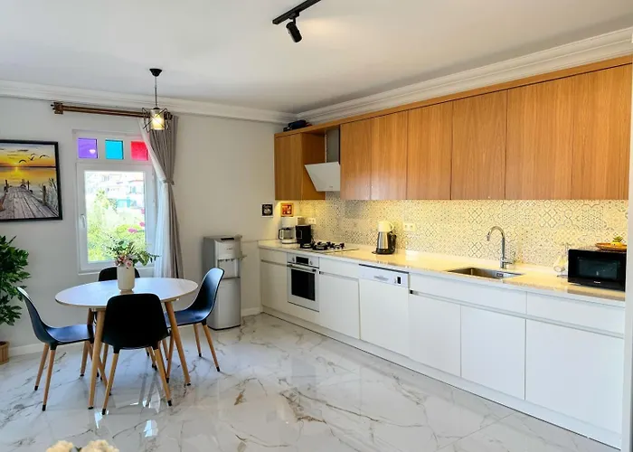 Moonlight Sea View Apartman